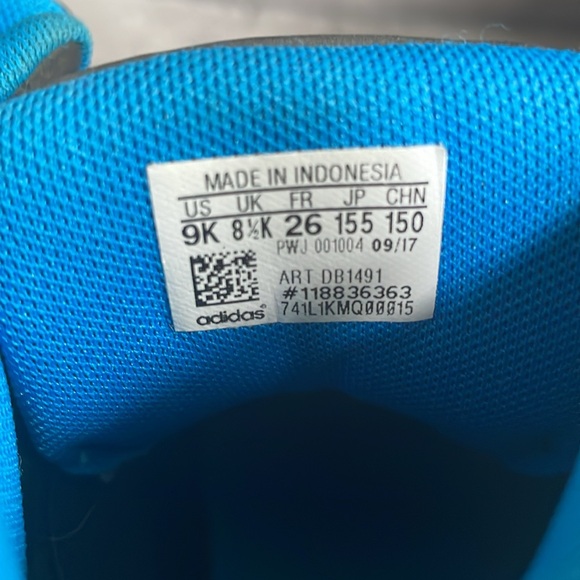 Small adidas shoes  (9K size) - Picture 7 of 7